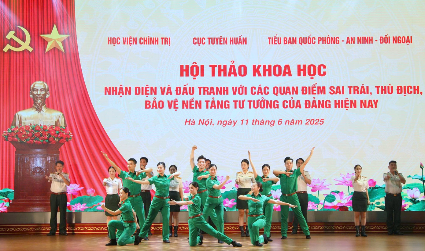 Quân đội luôn là lực lượng đi đầu trong đấu tranh bảo vệ nền tảng tư tưởng của Đảng.