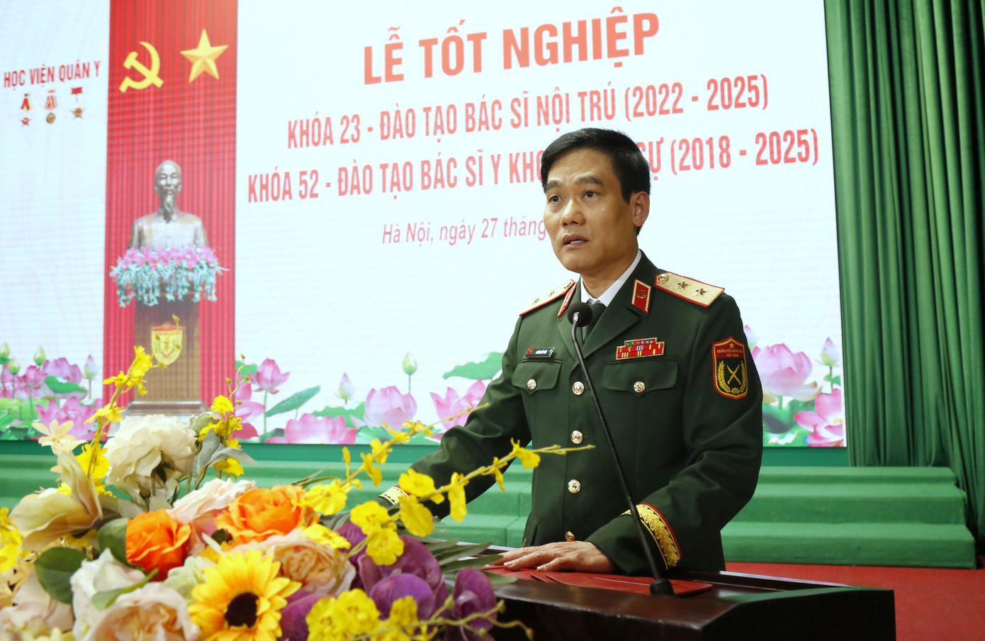 Trung tướng, GS.TS Trần Viết Tiến - Giám đốc Học viện Quân y.