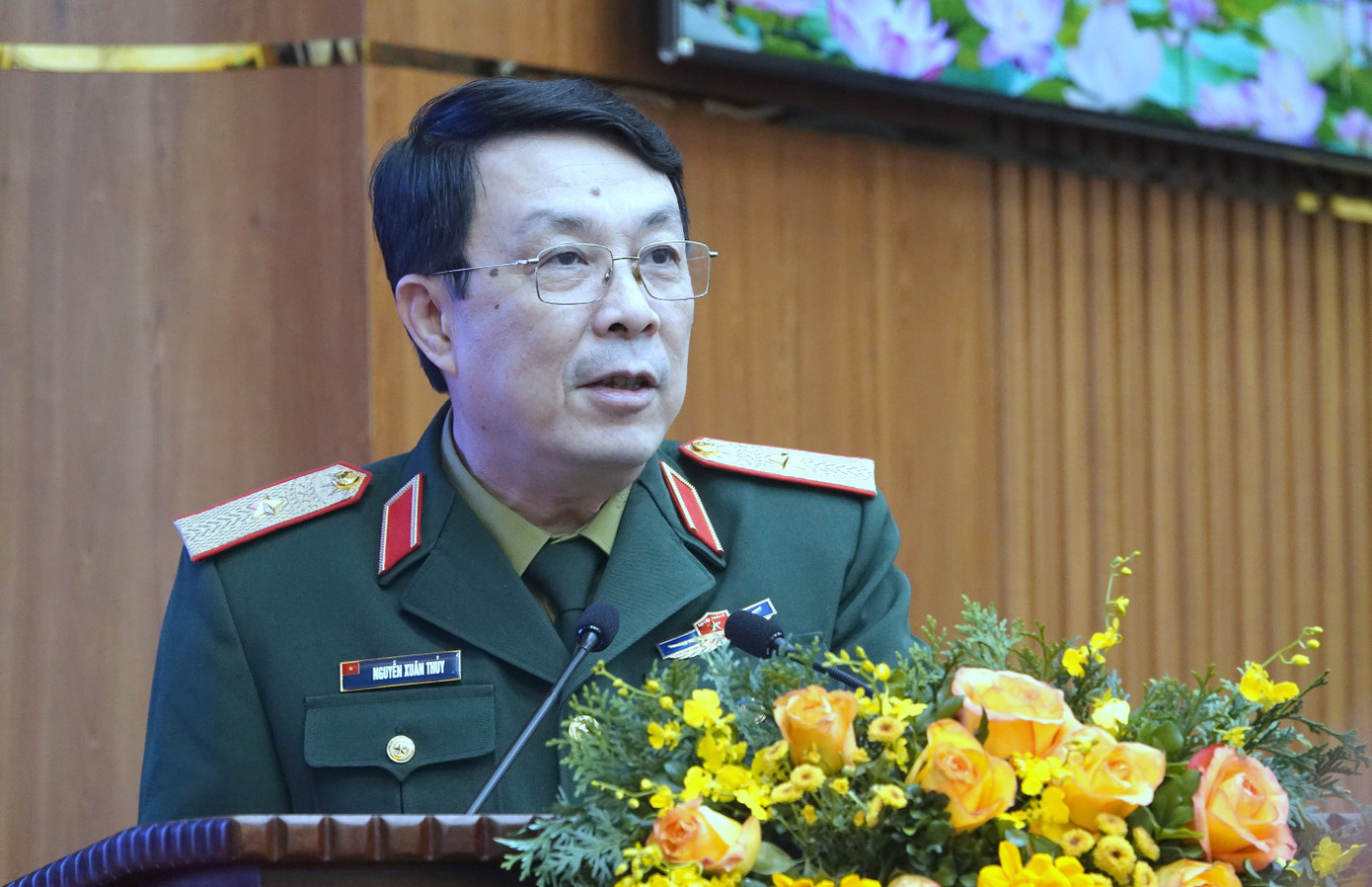 Thiếu tướng Nguyễn Xuân Thủy - Phó Cục trưởng Cục Tuyên huấn (Tổng cục Chính trị Quân đội nhân dân Việt Nam), phát biểu tại hội nghị.