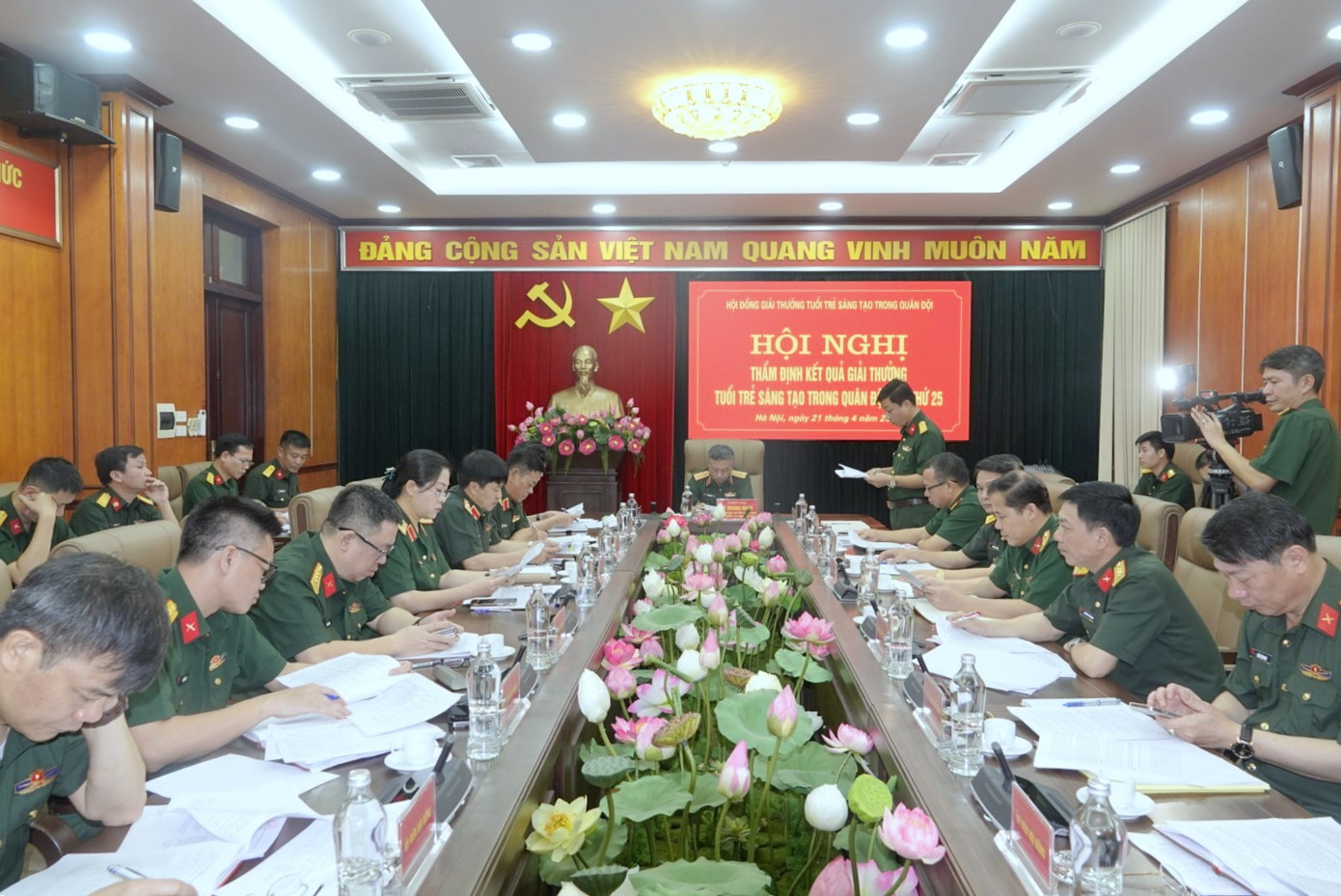 Các đại biểu dự hội nghị đã đề xuất cân nhắc, xem xét tăng thêm số lượng giải thưởng để động viên các tác giả, nhất là đối với các tác giả mới tham gia, công tác tại đơn vị gặp nhiều khó khăn.