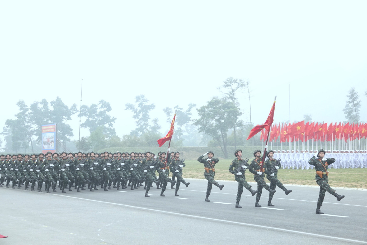 Các Khối chiến sĩ Lục quân, chiến sĩ Tăng thiết giáp và chiến sĩ Đặc công. Các Khối chiến sĩ Lục quân, chiến sĩ Tăng thiết giáp và chiến sĩ Đặc công.