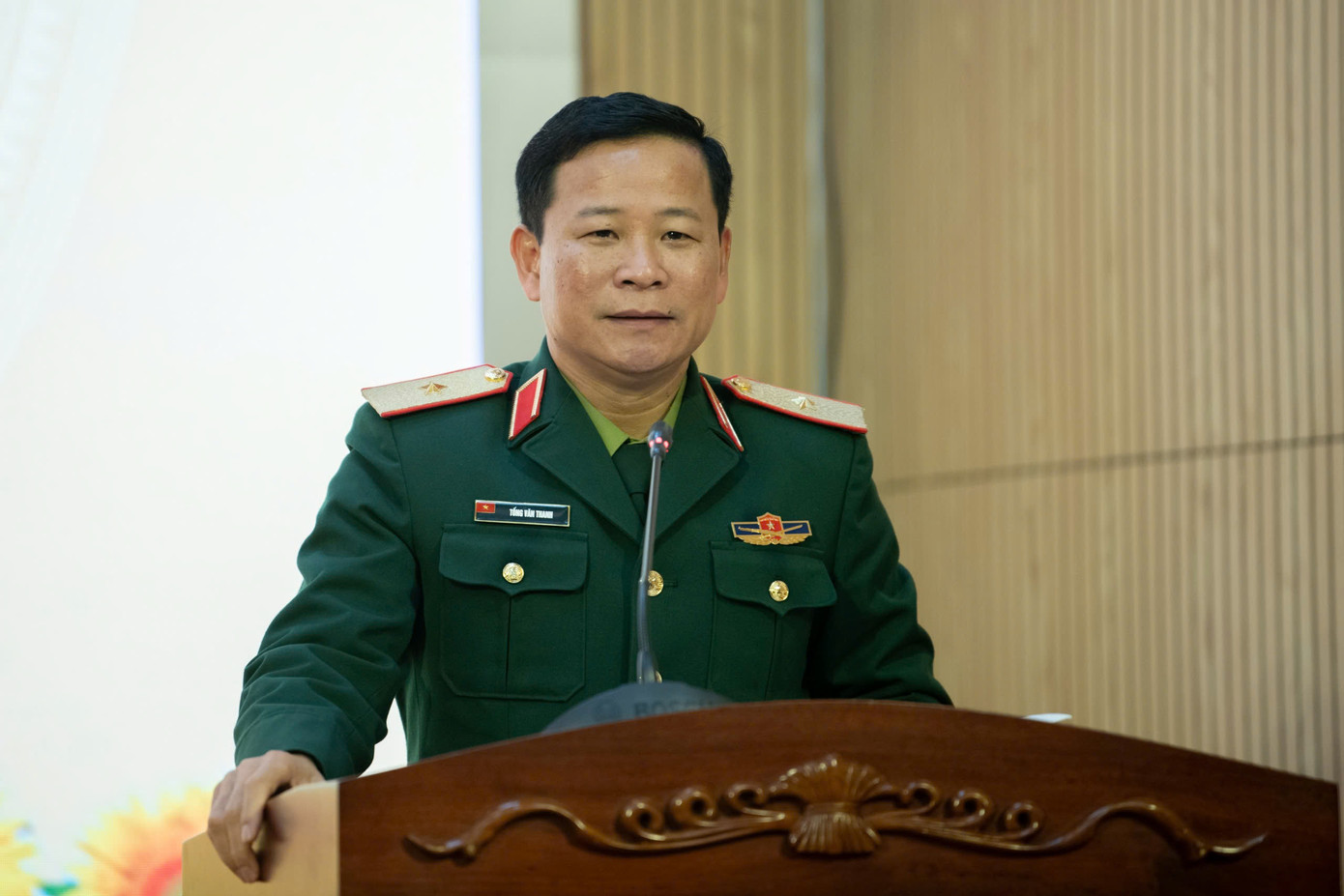 Thiếu tướng Tống Văn Thanh - Phó Cục trưởng Cục Tuyên huấn (Tổng cục Chính trị Quân đội nhân dân Việt Nam), phát biểu tại họp báo.