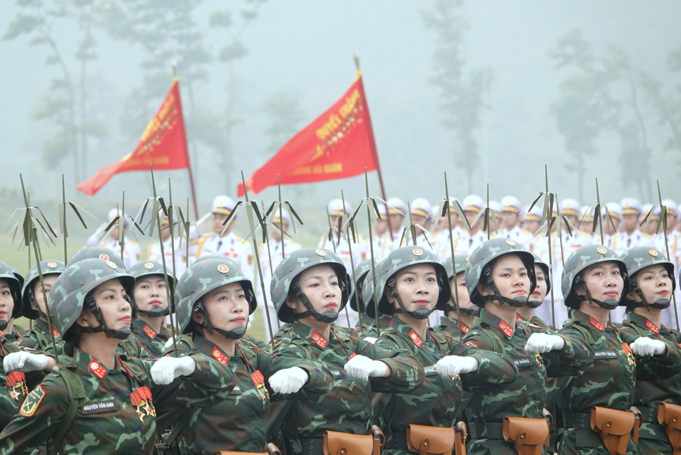 Các Khối sĩ quan Cảnh sát biển Việt Nam, nữ sĩ quan Thông tin và nữ sĩ quan Quân y. Các Khối sĩ quan Cảnh sát biển Việt Nam, nữ sĩ quan Thông tin và nữ sĩ quan Quân y.