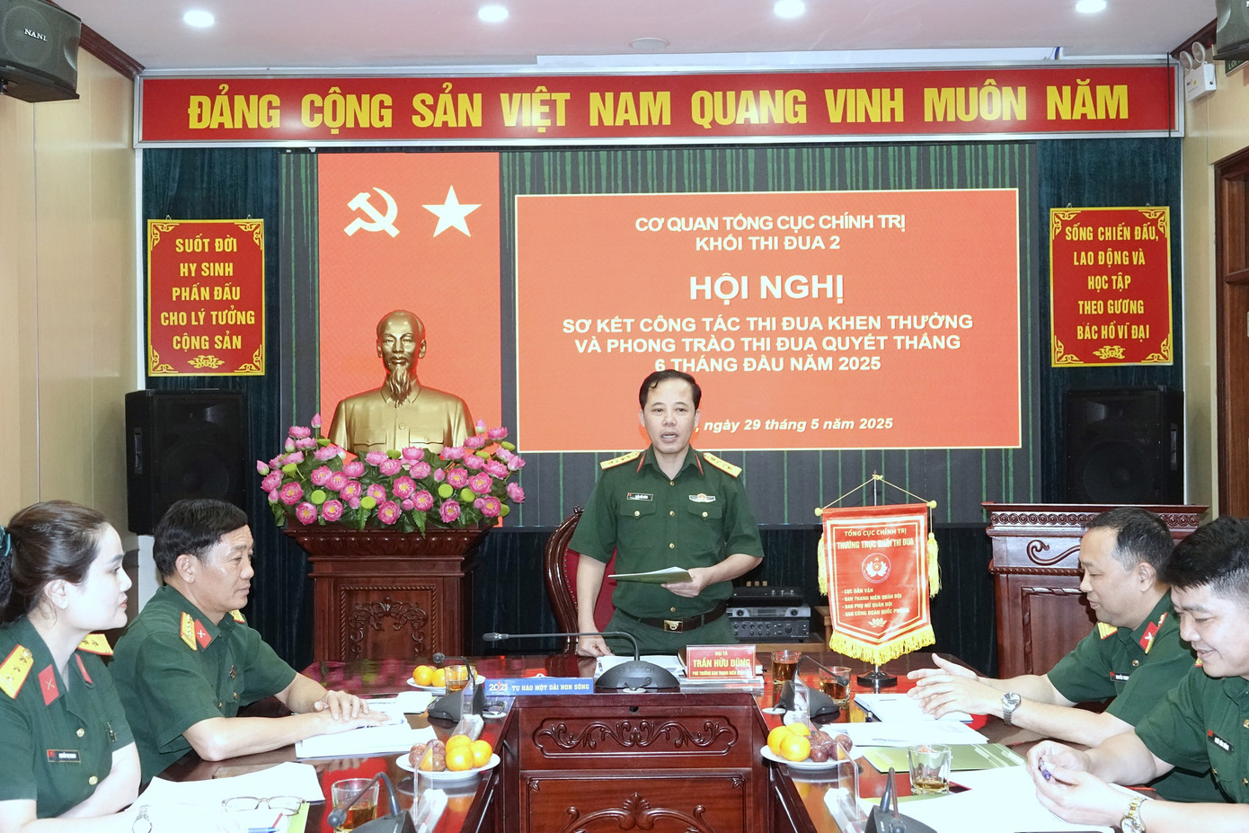 Khối thi đua 2 Cơ quan Tổng cục Chính trị gồm 4 cơ quan: Cục Dân vận, Ban Thanh niên Quân đội, Ban Phụ nữ Quân đội, Ban Công đoàn Quốc phòng. Khối thi đua 2 Cơ quan Tổng cục Chính trị gồm 4 cơ quan: Cục Dân vận, Ban Thanh niên Quân đội, Ban Phụ nữ Quân đội, Ban Công đoàn Quốc phòng.