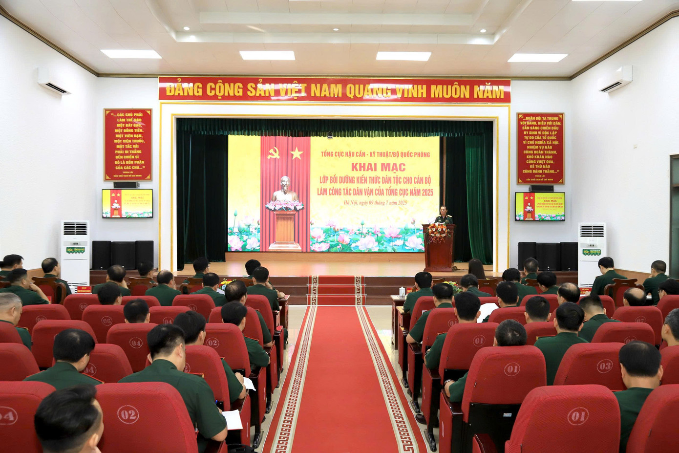 Tham dự khai mạc lớp tập huấn có lãnh đạo, đại biểu Tổng cục Hậu cần - Kỹ thuật, Học viện Dân tộc, các cơ quan, đơn vị thuộc Tổng cục cùng hơn 500 cán bộ làm công tác dân vận và phụ trách công tác dân vận.