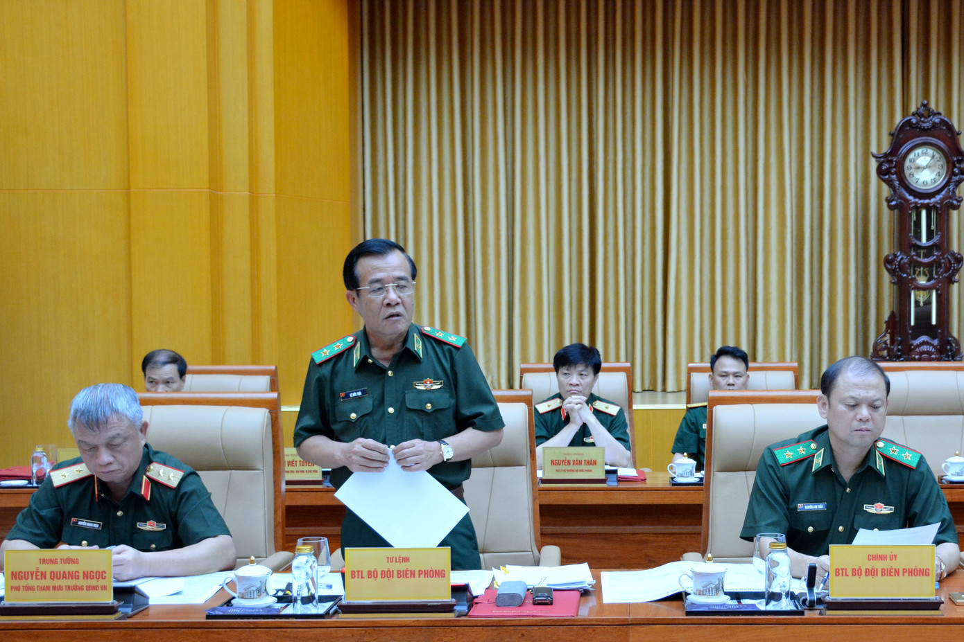 Trung tướng Lê Đức Thái - Tư lệnh Bộ đội Biên phòng, phát biểu tại hội nghị.