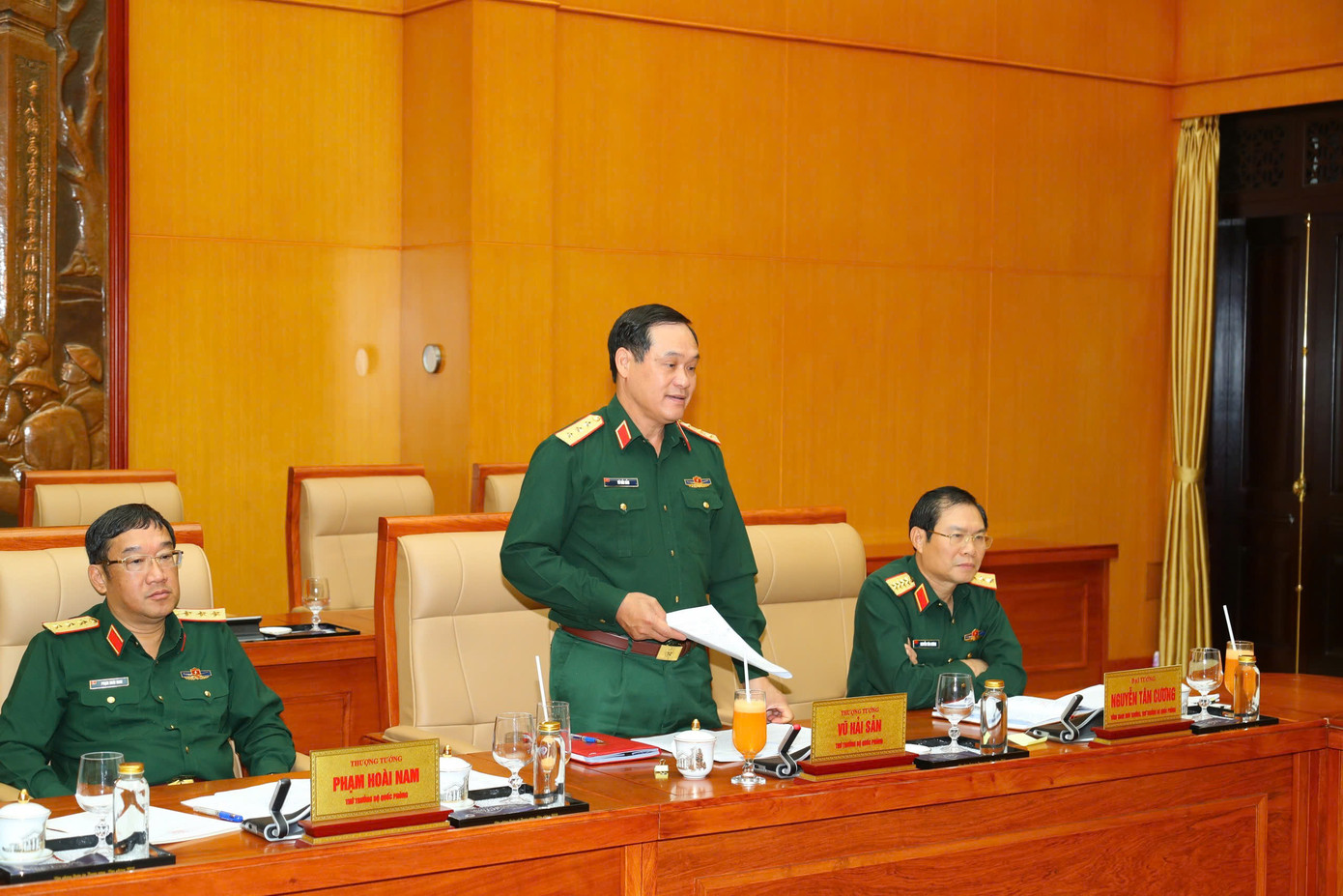 Lãnh đạo Quân ủy Trung ương - Bộ Quốc phòng phát biểu tại hội nghị. Lãnh đạo Quân ủy Trung ương - Bộ Quốc phòng phát biểu tại hội nghị.