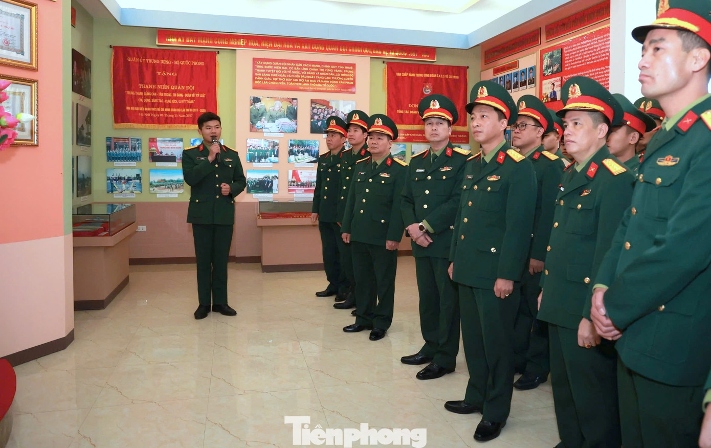 Các đại biểu tham quan Nhà truyền thống Chi đoàn Thanh niên cứu quốc đầu tiên trong Quân đội tại Trung đoàn 246, Sư đoàn 346, Quân khu 1. Các đại biểu tham quan Nhà truyền thống Chi đoàn Thanh niên cứu quốc đầu tiên trong Quân đội tại Trung đoàn 246, Sư đoàn 346, Quân khu 1.