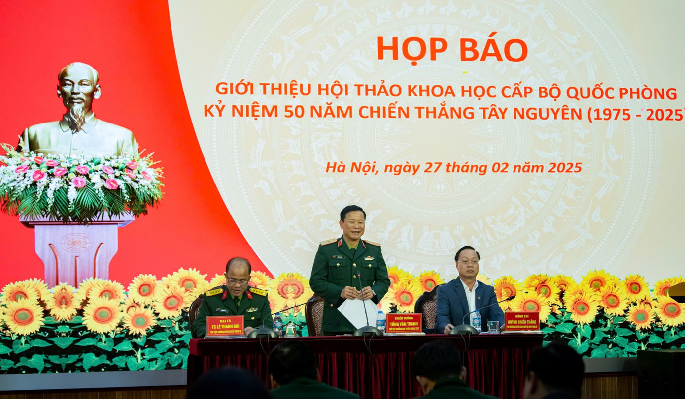 Họp báo do Thiếu tướng Tống Văn Thanh - Phó Cục trưởng Cục Tuyên huấn (Tổng cục Chính trị Quân đội nhân dân Việt Nam), Đại tá, Tiến sĩ Lê Thanh Bài - Phó Viện trưởng Viện Lịch sử quân sự (Cơ quan thường trực Ban chỉ đạo Hội thảo) và Phó Trưởng ban Tuyên giáo và Dân vận Tỉnh ủy Đắk Lắk Huỳnh Chiến Thắng đồng chủ trì.