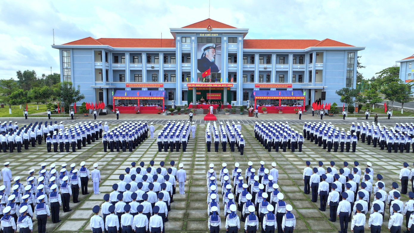 Quang cảnh Lễ tuyên thệ chiến sĩ mới năm 2025 tại Trung tâm Huấn luyện Vùng 2 Hải quân. Quang cảnh Lễ tuyên thệ chiến sĩ mới năm 2025 tại Trung tâm Huấn luyện Vùng 2 Hải quân.