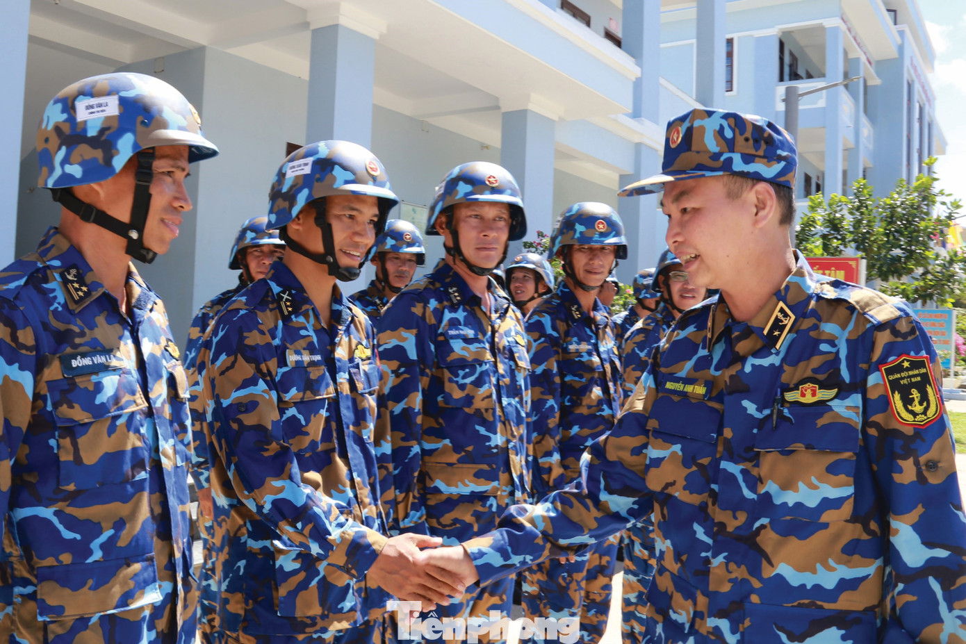 Lãnh đạo Vùng 4 Hải quân kiểm tra, động viên cán bộ, chiến sĩ làm nhiệm vụ tại quần đảo Trường Sa.