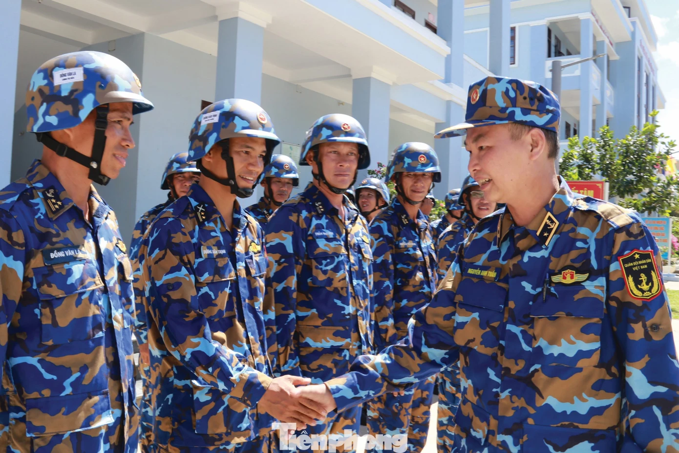 Lãnh đạo Vùng 4 Hải quân kiểm tra, động viên cán bộ, chiến sĩ làm nhiệm vụ tại quần đảo Trường Sa.