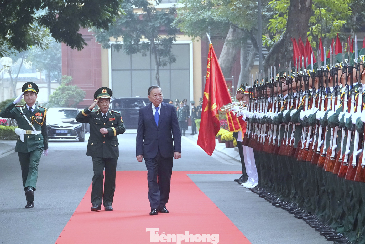 Trung tướng Lê Đức Thái tháp tùng Tổng Bí thư Tô Lâm duyệt Đội danh dự BĐBP, chiều 22/1.