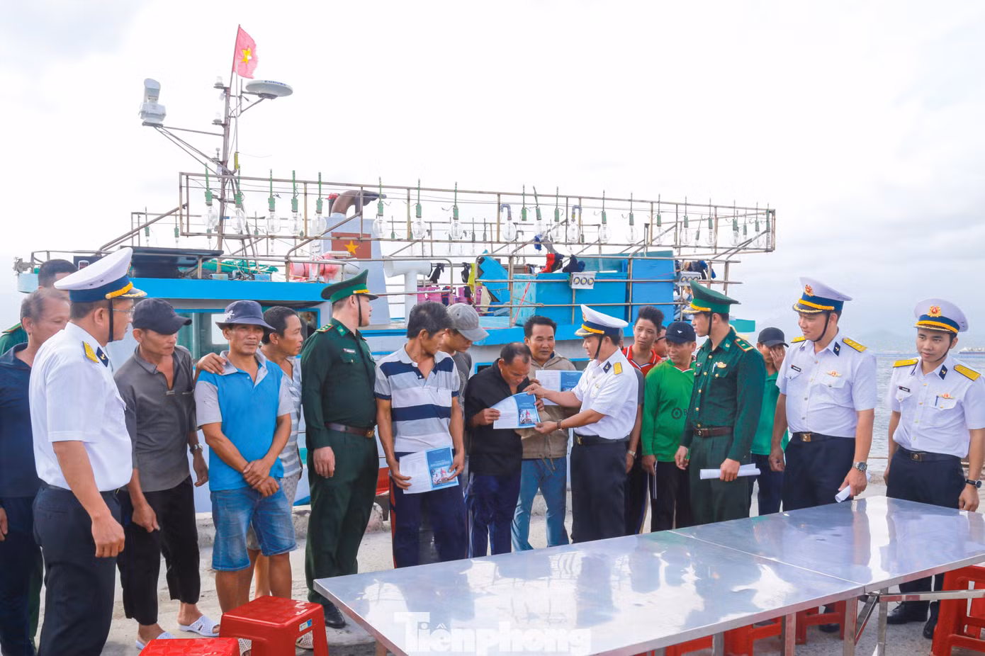 Các hoạt động giáo dục truyền thống, dân vận luôn được cán bộ, chiến sĩ Vùng 4 Hải quân tích cực triển khai thực hiện.