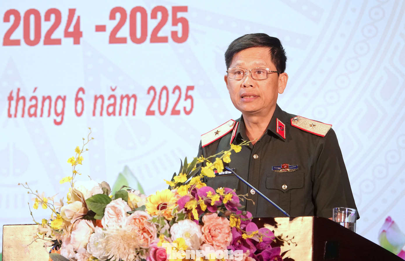 Dịp này, Thiếu tướng Nguyễn Văn Nam cũng biểu dương cấp ủy, chỉ huy các đơn vị trong thời gian qua đã luôn quan tâm, chỉ đạo các tổ chức quần chúng tổ chức nhiều hoạt động thiết thực cho các cháu nhỏ. Dịp này, Thiếu tướng Nguyễn Văn Nam cũng biểu dương cấp ủy, chỉ huy các đơn vị trong thời gian qua đã luôn quan tâm, chỉ đạo các tổ chức quần chúng tổ chức nhiều hoạt động thiết thực cho các cháu nhỏ.