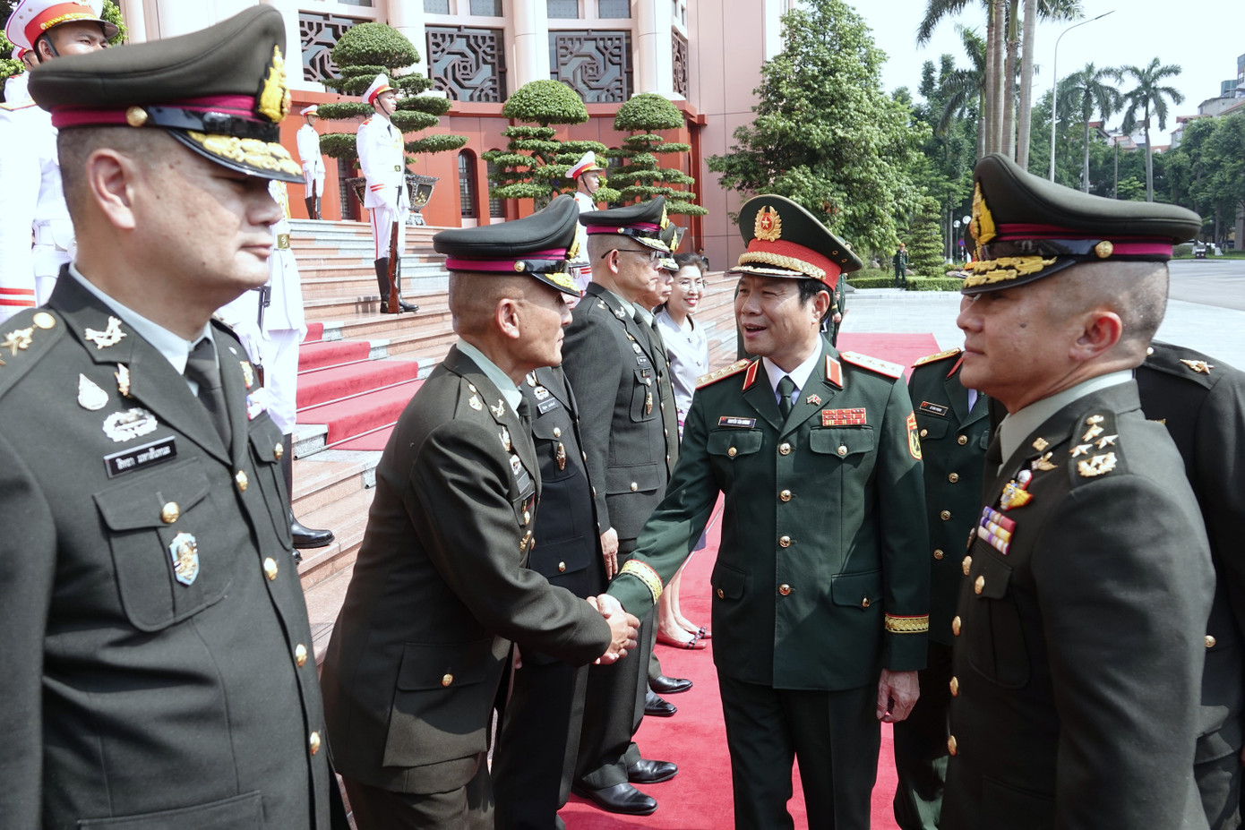 Quang cảnh lễ đón đoàn đại biểu quân sự cấp cao Thái Lan tại trụ sở Bộ Quốc phòng.