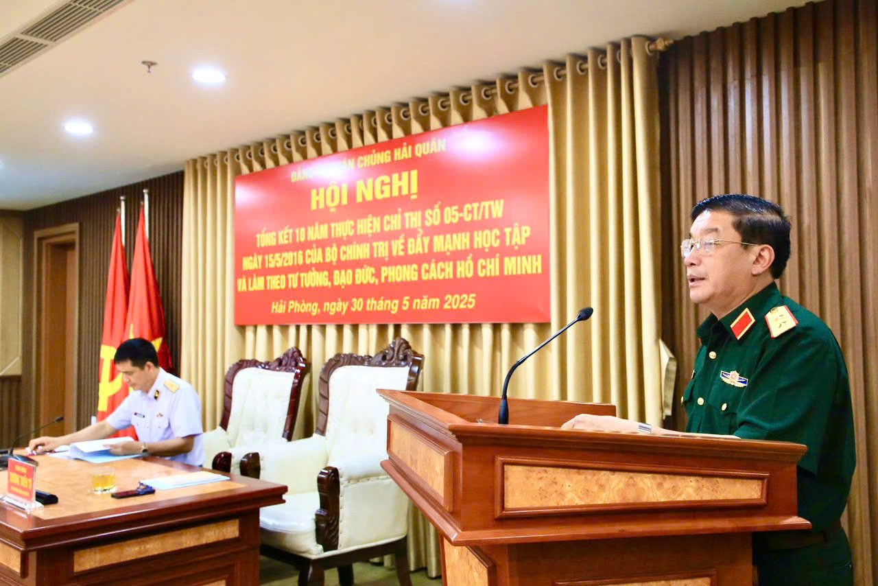 Trung tướng Trương Thiên Tô phát biểu chỉ đạo hội nghị.