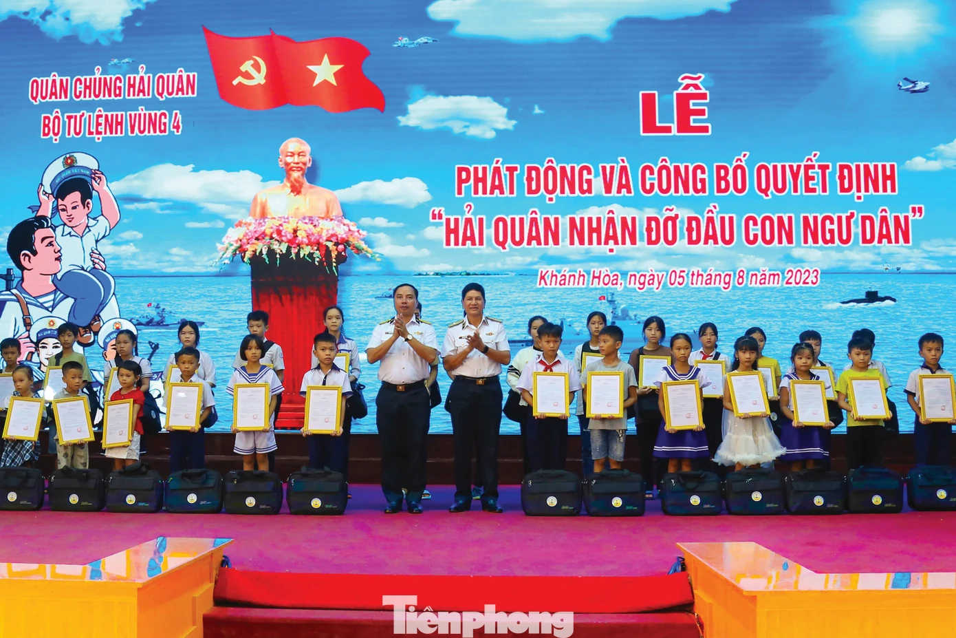 Các hoạt động giáo dục truyền thống, dân vận luôn được cán bộ, chiến sĩ Vùng 4 Hải quân tích cực triển khai thực hiện.