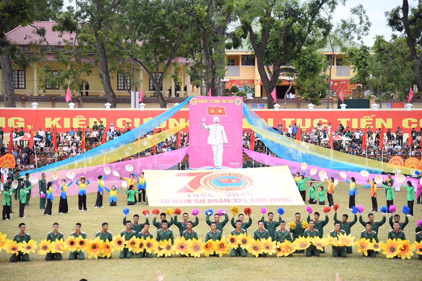 Nhiều hoạt động văn hoá văn nghệ, hội trại đặc sắc đã diễn ra trong dịp kỷ niệm 70 năm ngày thành lập Sư đoàn 324.