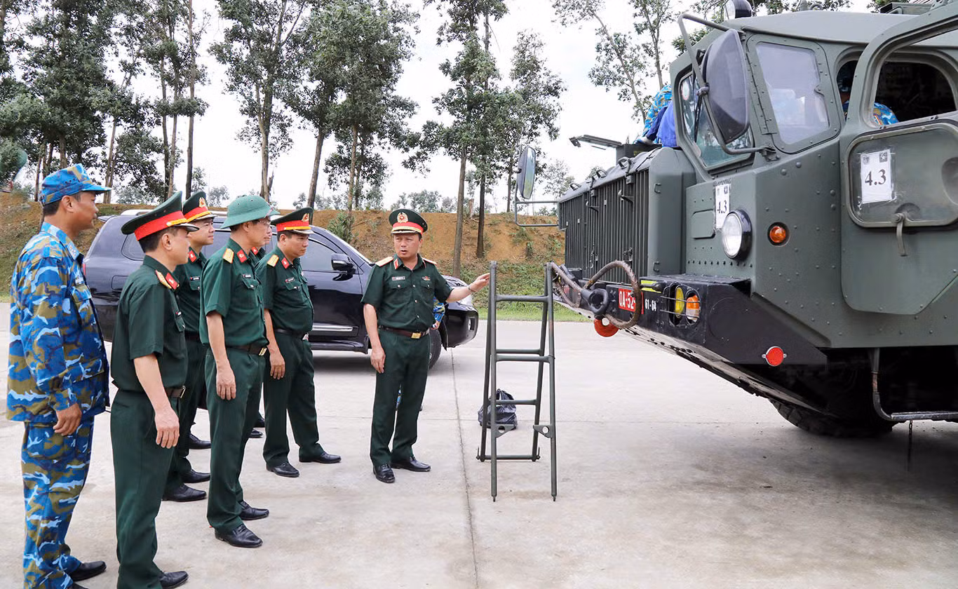 Tại buổi kiểm tra, các đơn vị đã báo cáo kết quả công tác bảo đảm hậu cần, kỹ thuật cho nhiệm vụ A80 từ khi nhận nhiệm vụ đến thời điểm kiểm tra. Tại buổi kiểm tra, các đơn vị đã báo cáo kết quả công tác bảo đảm hậu cần, kỹ thuật cho nhiệm vụ A80 từ khi nhận nhiệm vụ đến thời điểm kiểm tra.