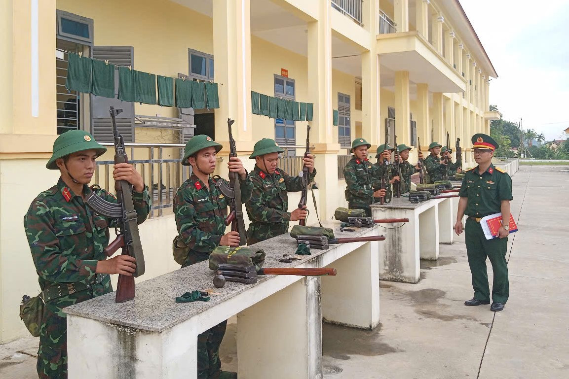 Công tác huấn luyện chiến sĩ mới năm 2025 đã được Trung đoàn 88 tổ chức triển khai thực hiện bài bản, hiệu quả.
