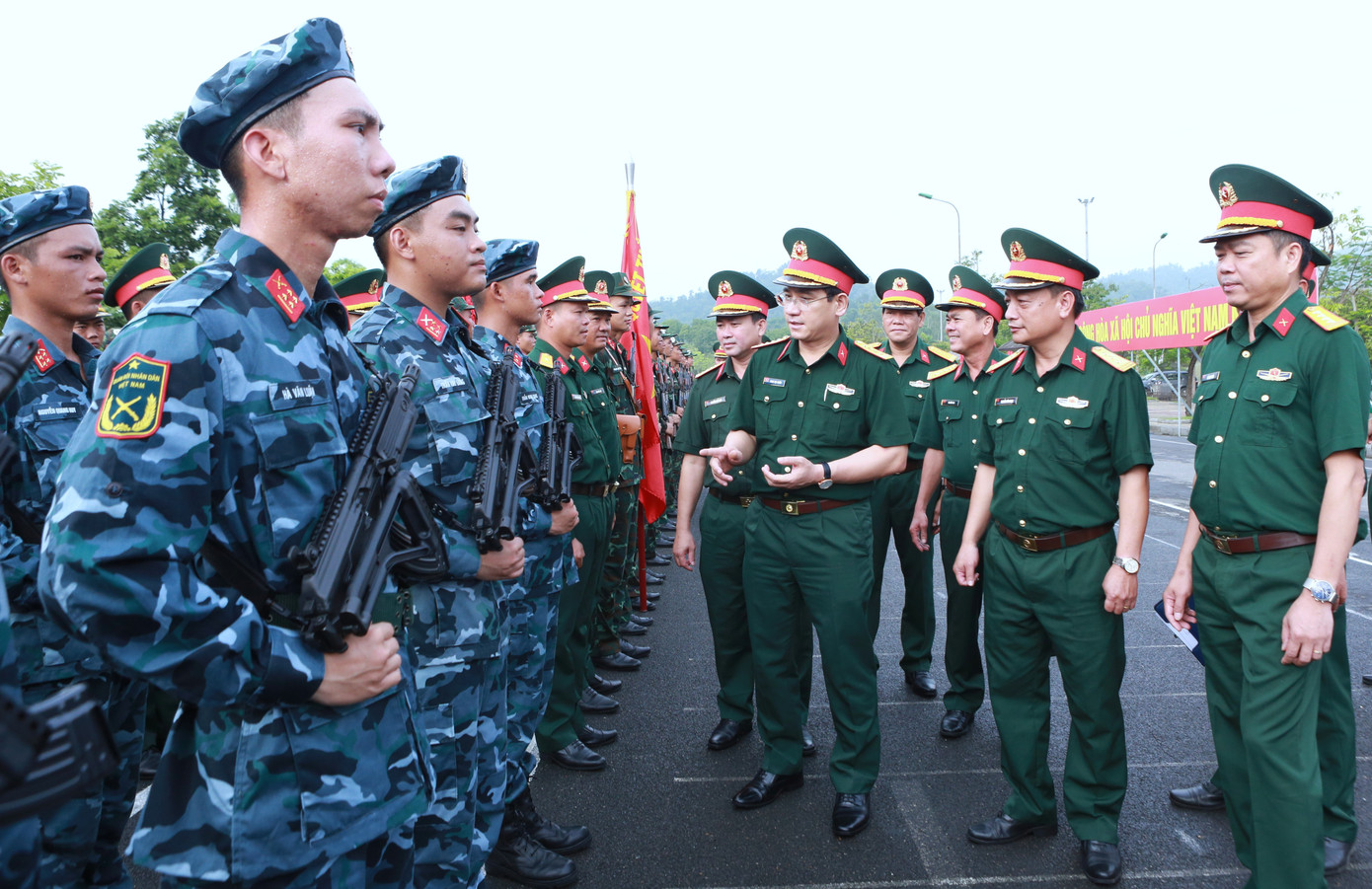 Đoàn công tác Quân khu 5 thăm, kiểm tra các lực lượng của Quân khu làm nhiệm vụ A80.