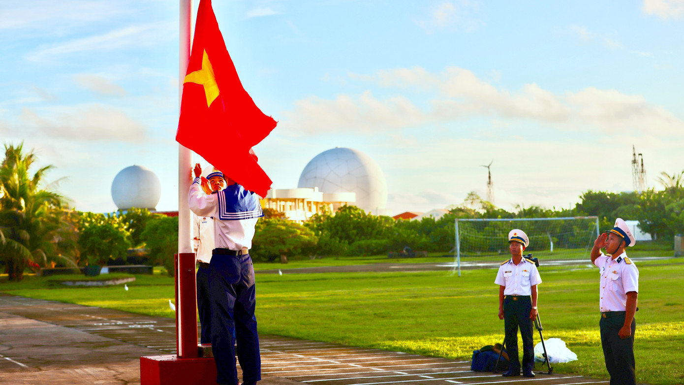 Lễ treo cờ đầu năm trên đảo Song Tử Tây. Lễ treo cờ đầu năm trên đảo Song Tử Tây.