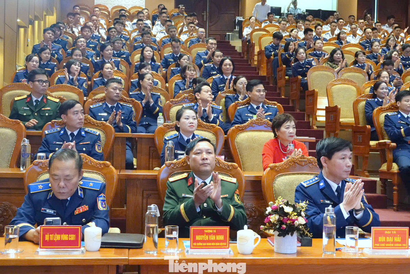 Các đại biểu dự hội nghị.