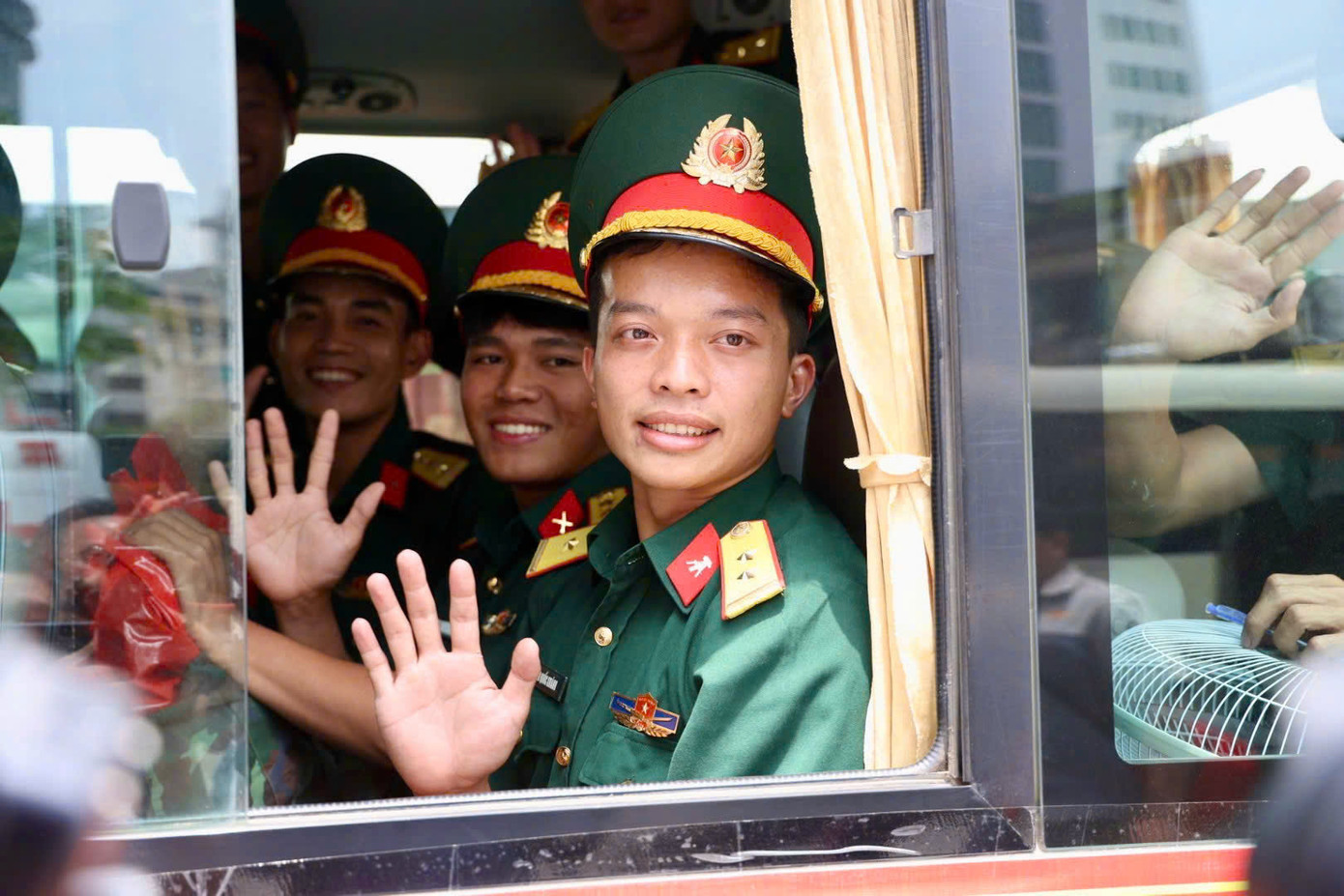 Nụ cười luôn thường trực trên gương mặt các quân nhân trẻ tuổi.