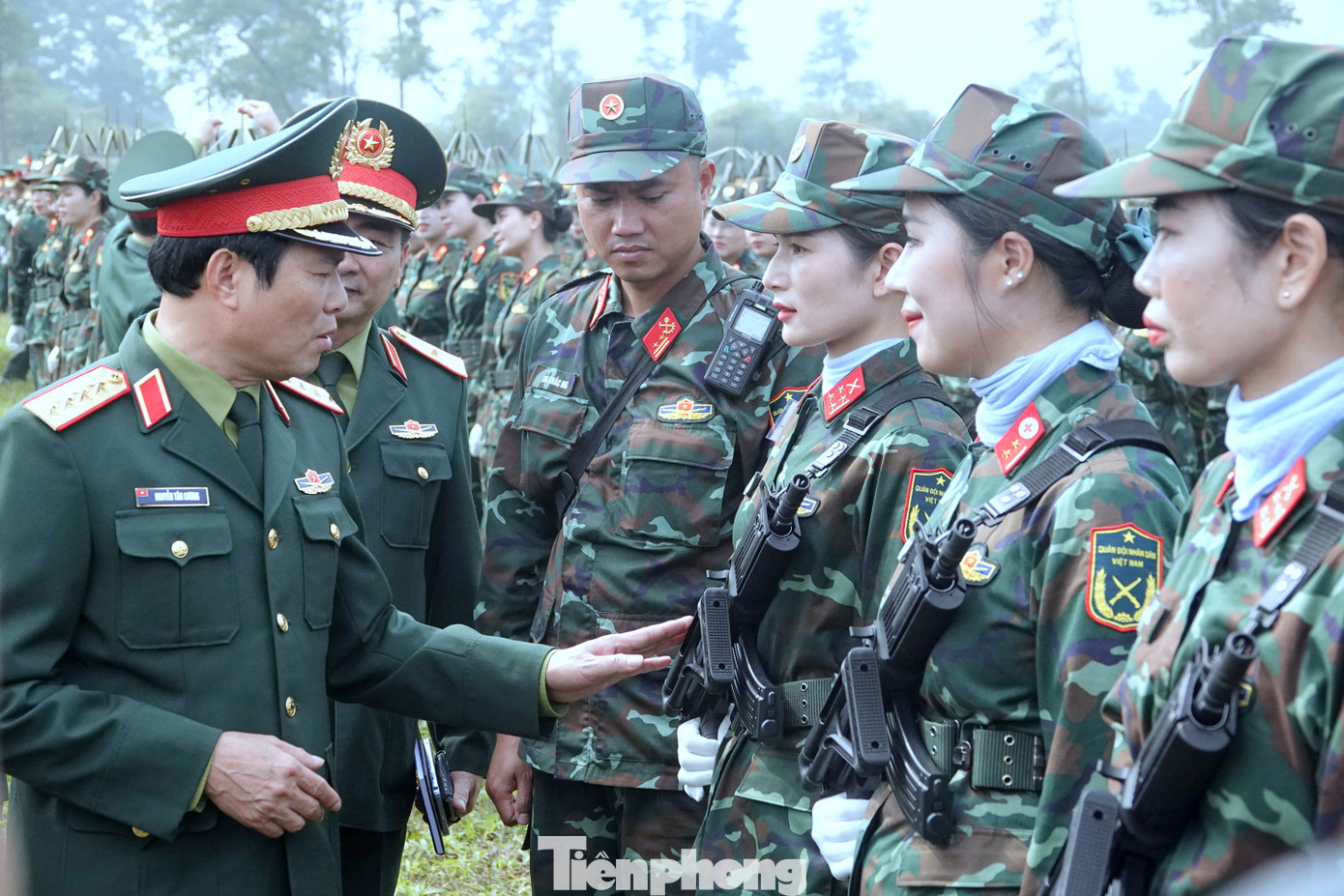 Đại tướng Nguyễn Tân Cương - Tổng Tham mưu trưởng Quân đội nhân dân Việt Nam, Thứ trưởng Bộ Quốc phòng, động viên Khối nữ Gìn giữ hòa bình Việt Nam. Đại tướng Nguyễn Tân Cương - Tổng Tham mưu trưởng Quân đội nhân dân Việt Nam, Thứ trưởng Bộ Quốc phòng, động viên Khối nữ Gìn giữ hòa bình Việt Nam.