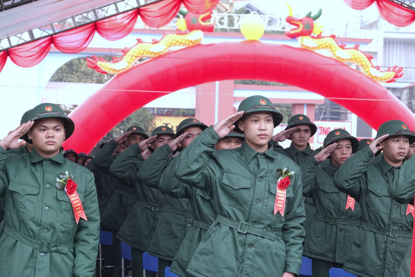 Thanh niên Hà Nội lên đường nhập ngũ bảo vệ Tổ quốc, năm 2024. Ảnh: Nguyễn Minh