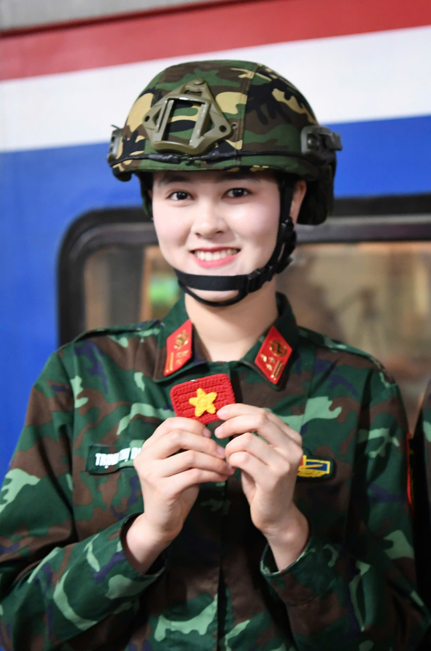 Các bóng hồng áo lính đều khẳng định quyết tâm hoàn thành xuất sắc nhiệm vụ diễu binh, diễu hành.