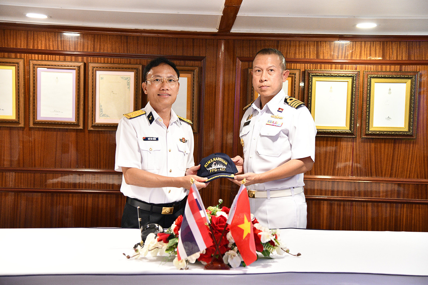 Đại biểu Hải quân hai nước với các hoạt động trên tàu FFG-421.