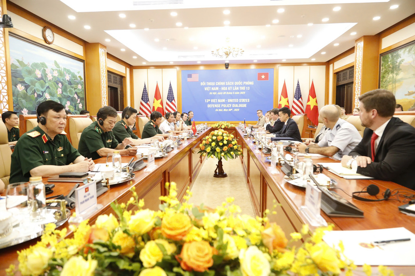 Đoàn đại biểu hai nước tham dự Đối thoại.