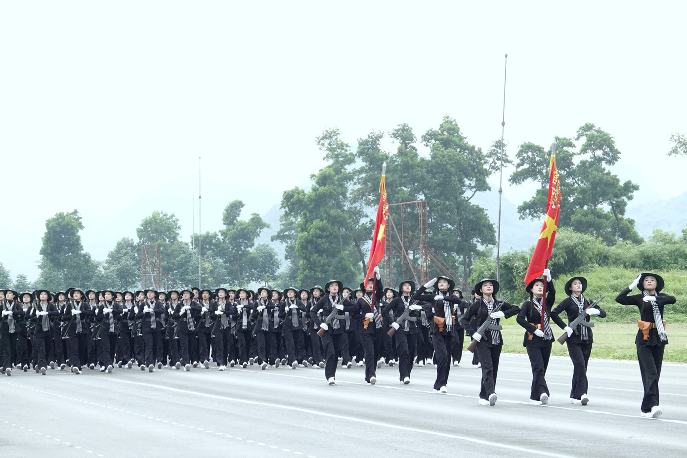 Có mặt tại Hà Nội từ ngày 6/6, Khối nữ Du kích miền Nam nhanh chóng cơ động tới TB4 cùng 6 khối nữ khác nỗ lực luyện rèn với quyết tâm hoàn thành xuất sắc nhiệm vụ A80.