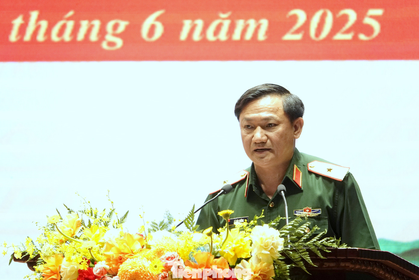 Đại diện các Quân khu, Bộ Chỉ huy quân sự và Ban Chỉ huy Bộ đội Biên phòng phát biểu tại hội nghị.