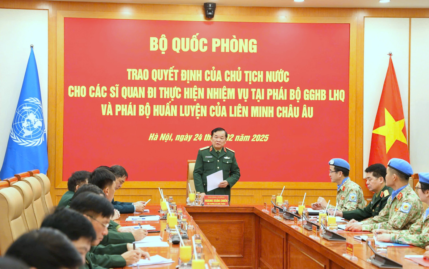 Thượng tướng Hoàng Xuân Chiến phát biểu giao nhiệm vụ cho các sĩ quan.