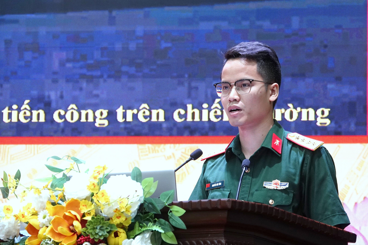 Tại chương trình, các nhà khoa học trẻ áo lính của Tổng cục HC-KT đã chia sẻ về những đề tài nghiên cứu sáng tạo, hữu ích.