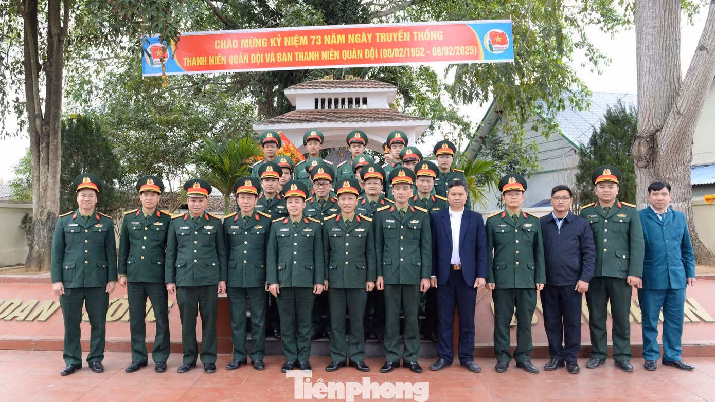Các đại biểu tham dự chương trình.