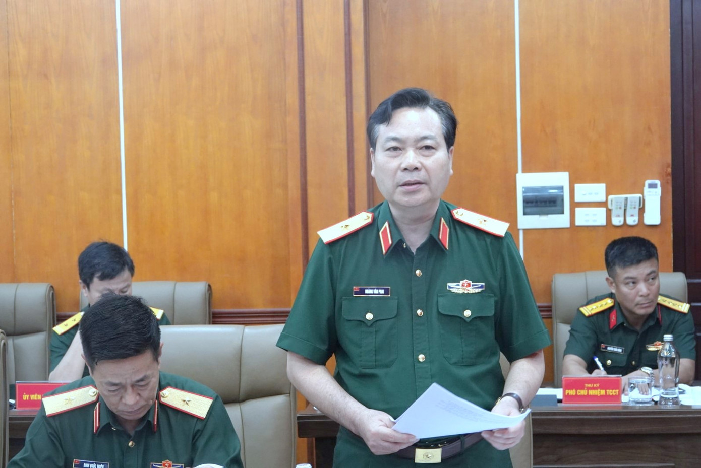 Các đại biểu dự hội nghị đã đề xuất cân nhắc, xem xét tăng thêm số lượng giải thưởng để động viên các tác giả, nhất là đối với các tác giả mới tham gia, công tác tại đơn vị gặp nhiều khó khăn.