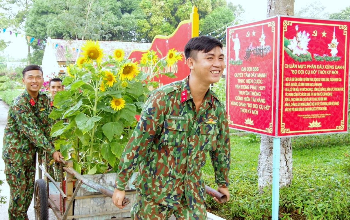 Tuổi trẻ toàn Sư đoàn 5 luôn tích cực hành động vì môi trường “Sáng - xanh - sạch - đẹp”. Tuổi trẻ toàn Sư đoàn 5 luôn tích cực hành động vì môi trường “Sáng - xanh - sạch - đẹp”.