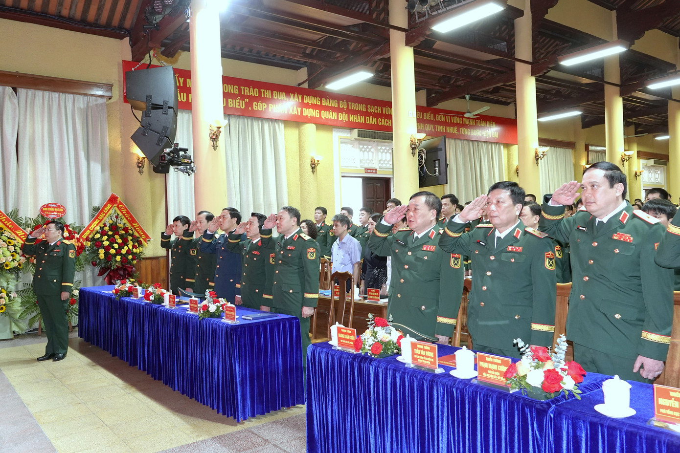 Đại biểu dự Lễ công bố Quyết định làm Lễ chào cờ. Ảnh: Nguyễn Minh