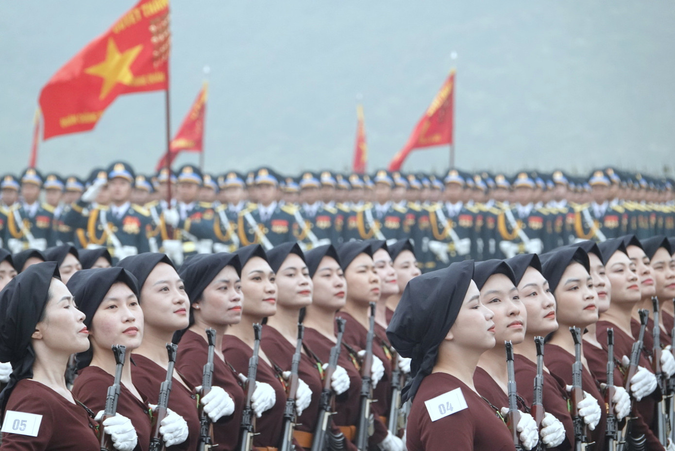 Các Khối nữ Quân nhạc, nữ Gìn giữ hòa bình Việt Nam và nữ Dân quân miền Bắc. Các Khối nữ Quân nhạc, nữ Gìn giữ hòa bình Việt Nam và nữ Dân quân miền Bắc.