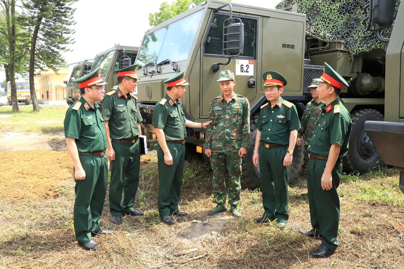 Thiếu tướng Phùng Ngọc Sơn và đoàn công tác tới kiểm tra, động viên cán bộ, chiến sĩ các đơn vị thực hiện nhiệm vụ A80.