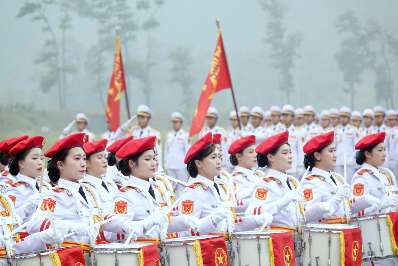 Các Khối nữ Quân nhạc, nữ Gìn giữ hòa bình Việt Nam và nữ Dân quân miền Bắc. Các Khối nữ Quân nhạc, nữ Gìn giữ hòa bình Việt Nam và nữ Dân quân miền Bắc.