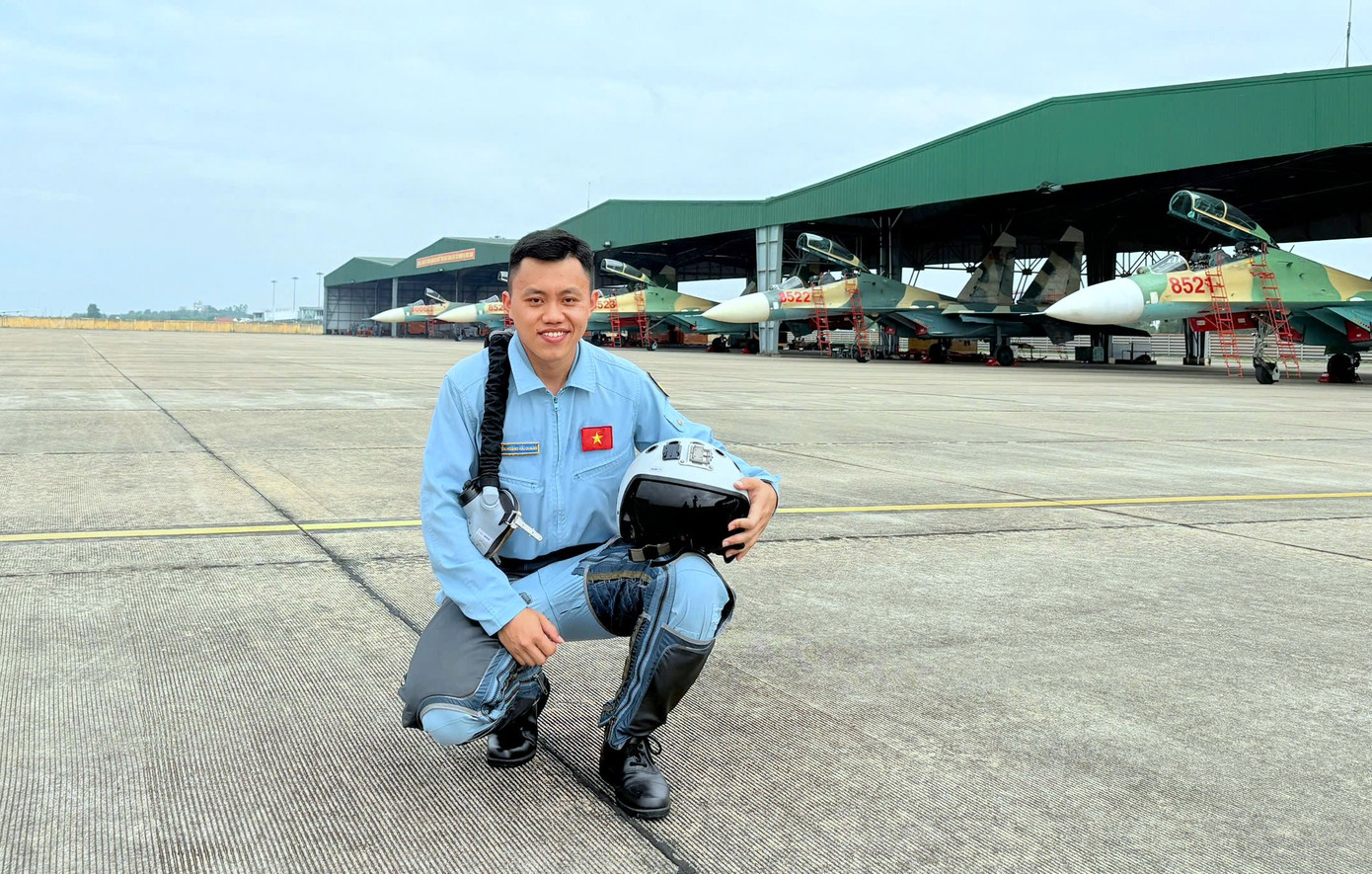 Đại úy phi công Nguyễn Hoàng Hải Quang - đề cử Gương mặt trẻ Việt Nam tiêu biểu 2024. Đại úy phi công Nguyễn Hoàng Hải Quang - đề cử Gương mặt trẻ Việt Nam tiêu biểu 2024.