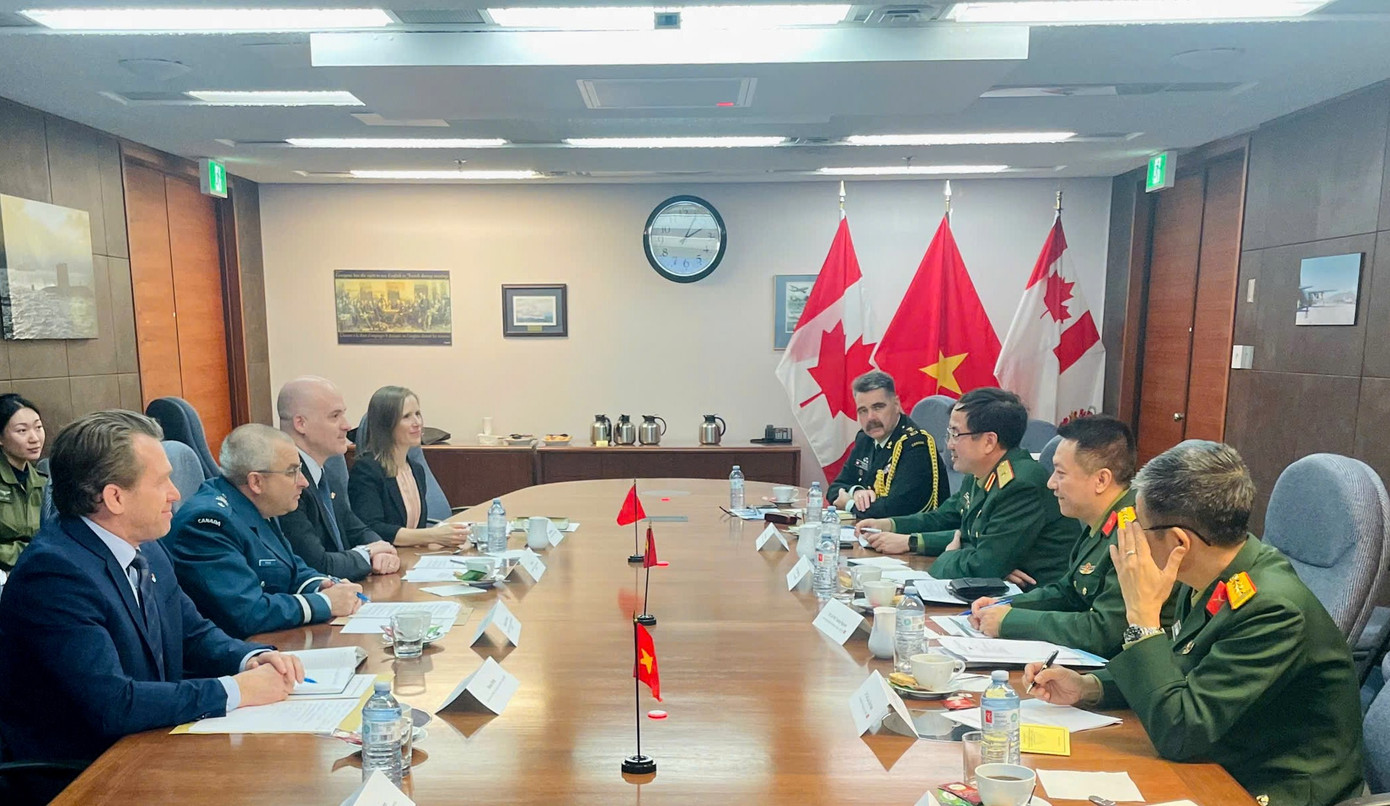 Một buổi làm việc của đoàn Việt Nam tại Canada.