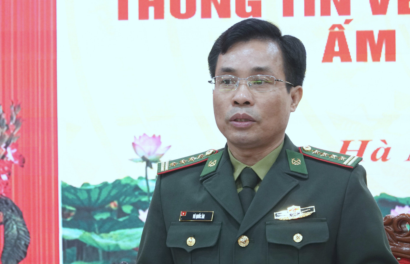 Đại tá Vũ Quốc Ân - Phó Chính ủy BĐBP, chủ trì buổi gặp mặt.