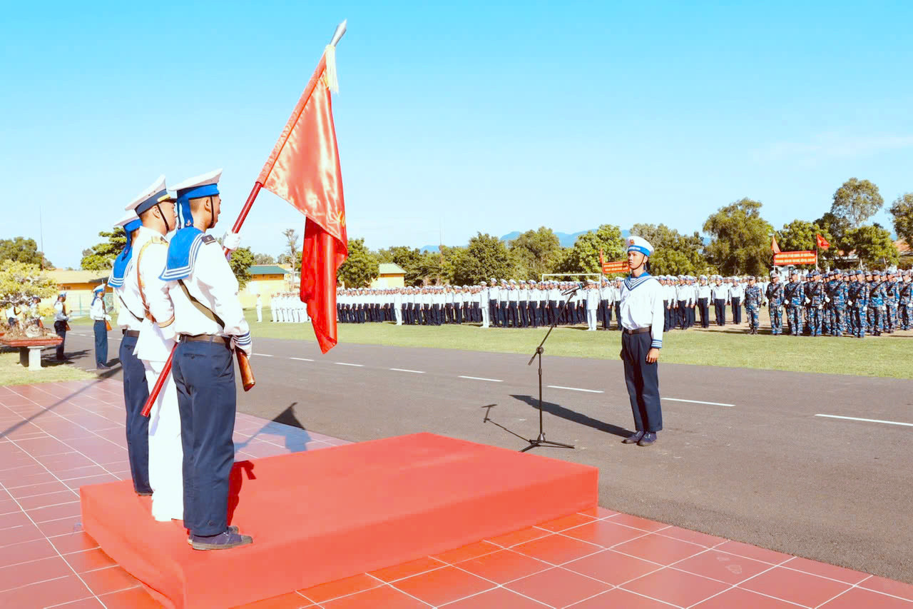 Quang cảnh Lễ tuyên thệ chiến sĩ mới năm 2025 tại Vùng 4 Hải quân. Quang cảnh Lễ tuyên thệ chiến sĩ mới năm 2025 tại Vùng 4 Hải quân.
