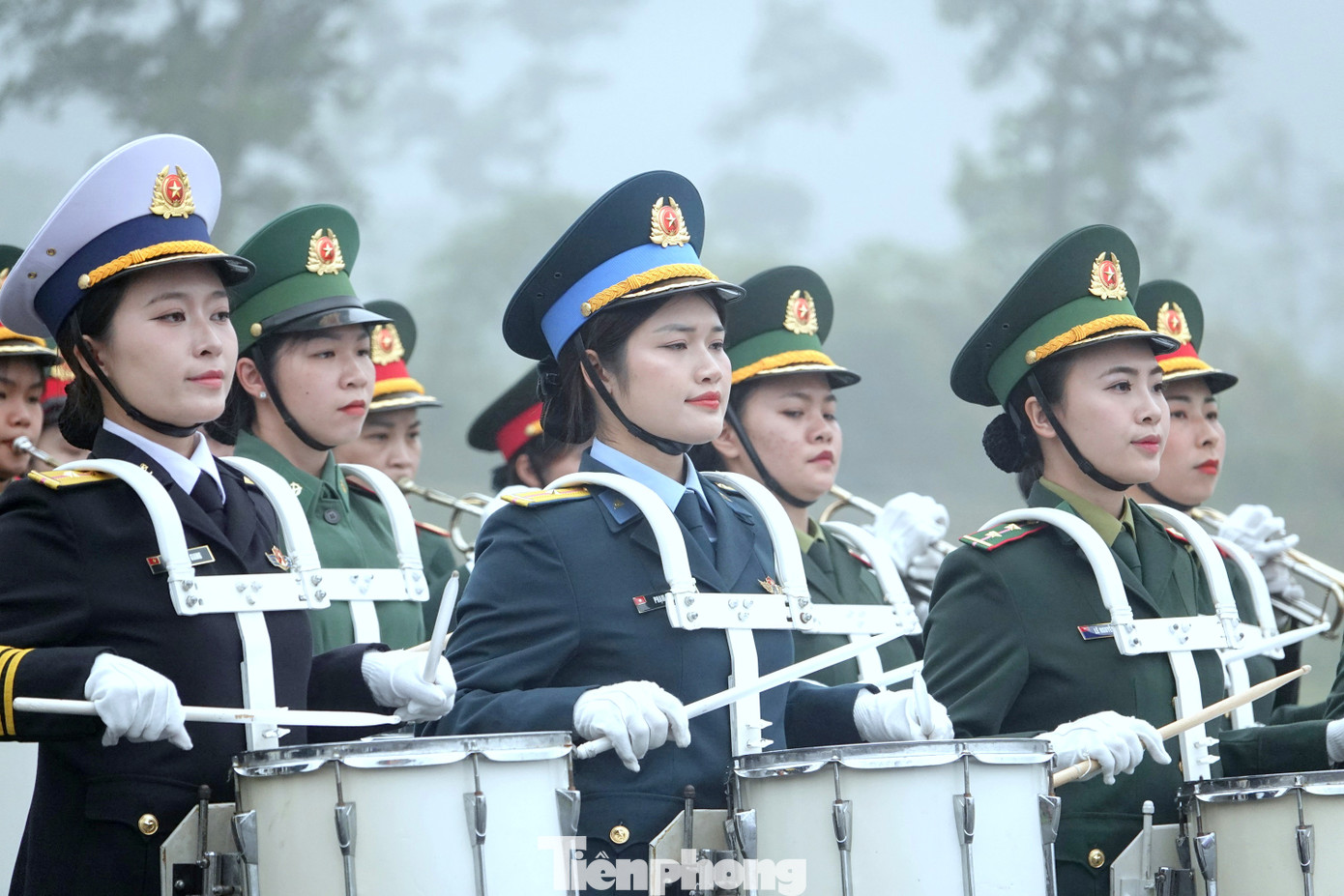 Các nữ quân nhân trẻ trung, tài năng ở Đoàn Nghi lễ Quân đội trong Khối nữ Quân nhạc. Các nữ quân nhân trẻ trung, tài năng ở Đoàn Nghi lễ Quân đội trong Khối nữ Quân nhạc.